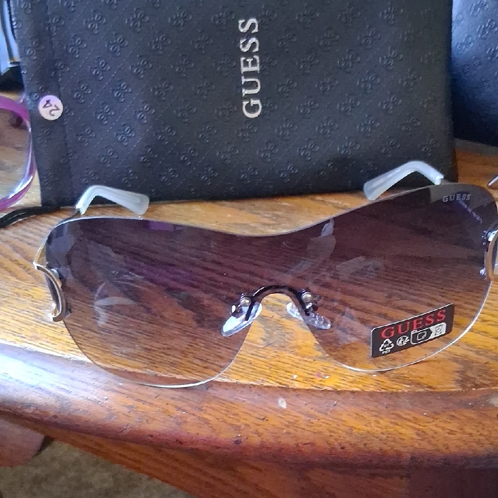 Guess Gradient Black Sunglasses